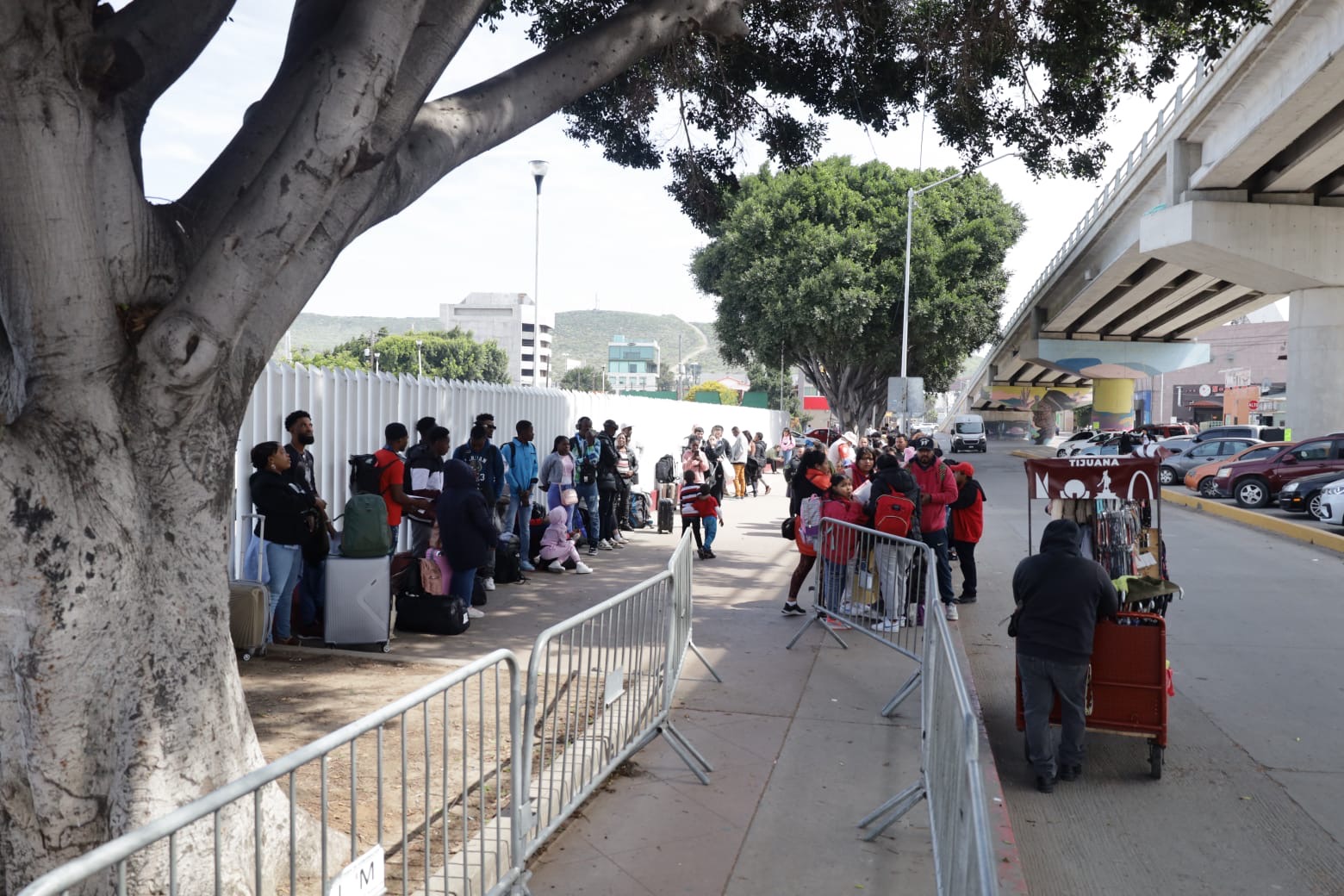 Orden Ejecutiva de Biden Busca Reducir Cruces Ilegales a Mil 500 al Día