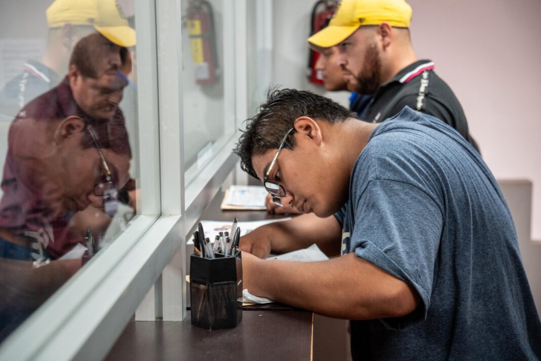 Exhortan a jóvenes nacidos en 2007 a registrarse para obtener su cartilla del Servicio Militar Nacional