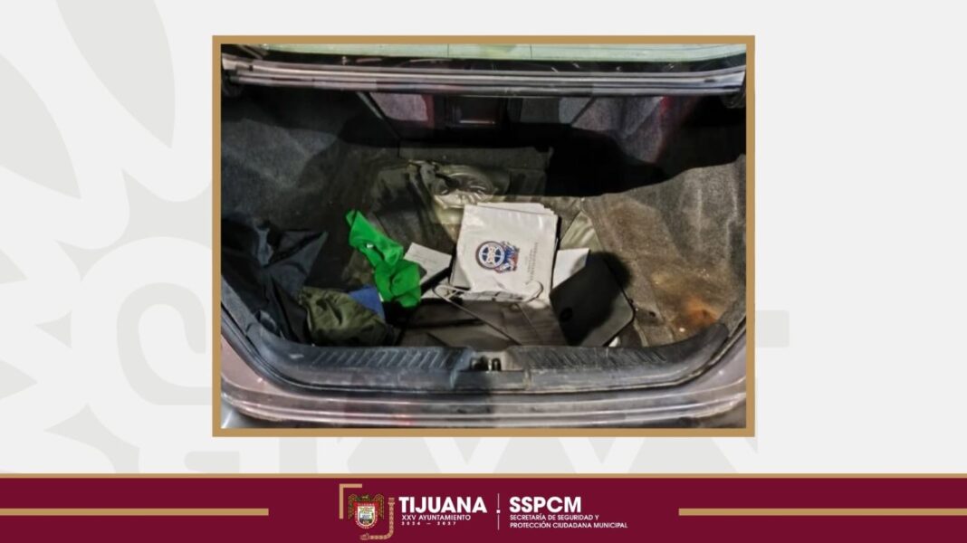 Rescata policía a tres migrantes encajuelados; uno de ellos es un bebé en Tijuana