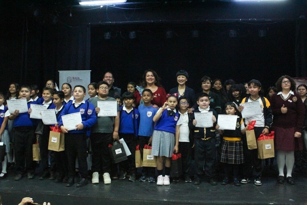 Menores son premiados en concurso “China mi imaginación”