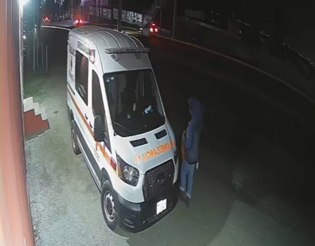 Prende fuego a ambulancia en Tijuana