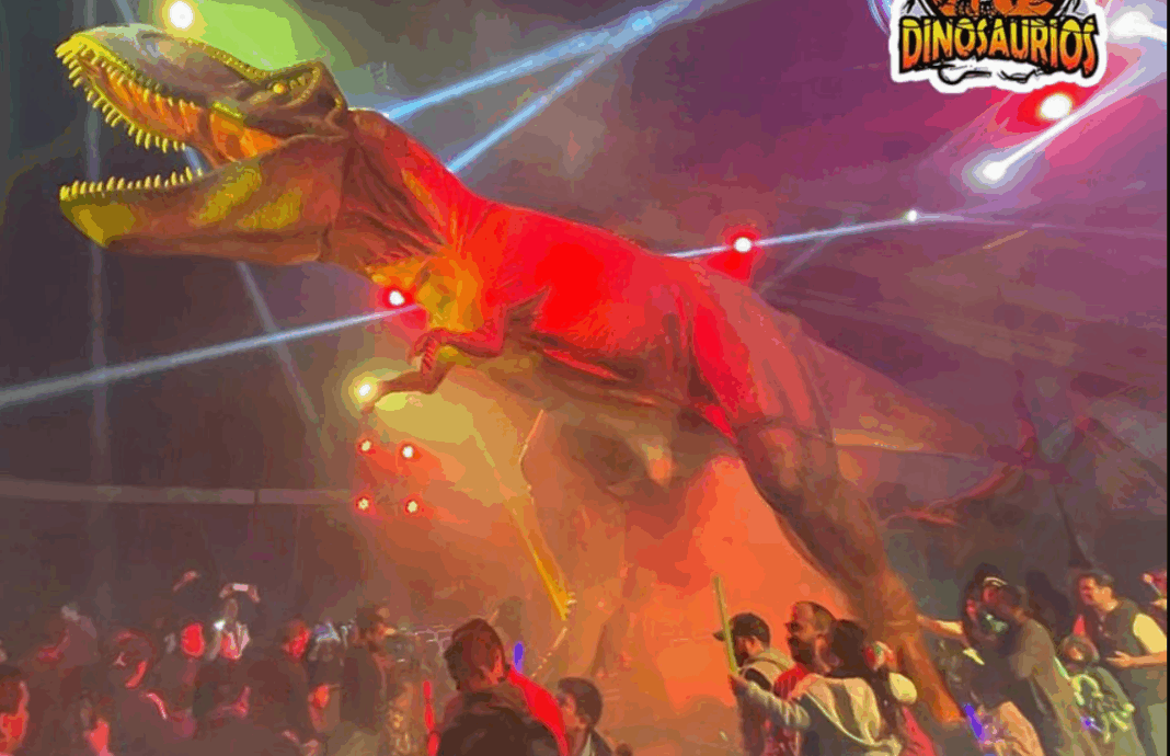 Se desploma aparato en circo de Dinosaurios; dos personas lesionadas