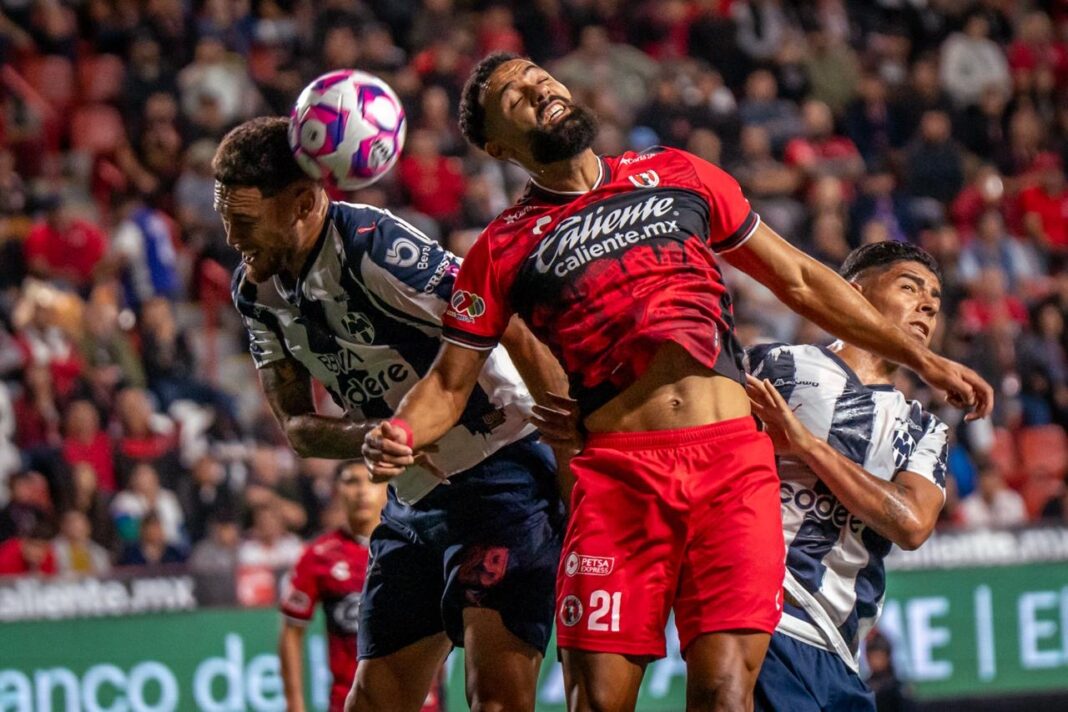 Xolos y Rayados empatan 2-2 en el Estadio Caliente