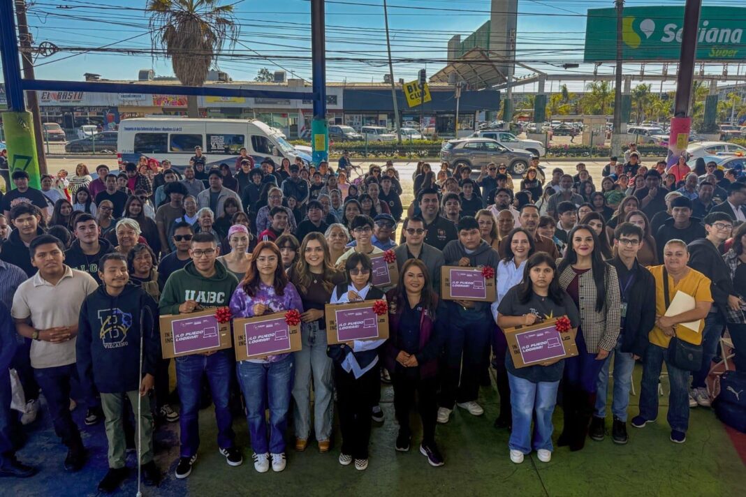 Entrega Gobierno Municipal 200 computadoras a estudiantes a través del programa ‘Lo Puedo Lograr’