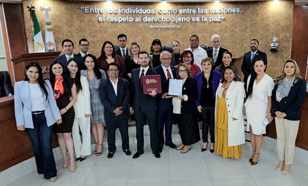 Recibe Congreso BC Cuarto Informe de Gobierno