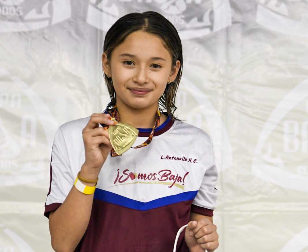 Liah Antonela brilla en casa y conquista la Copa Baja de Clavados