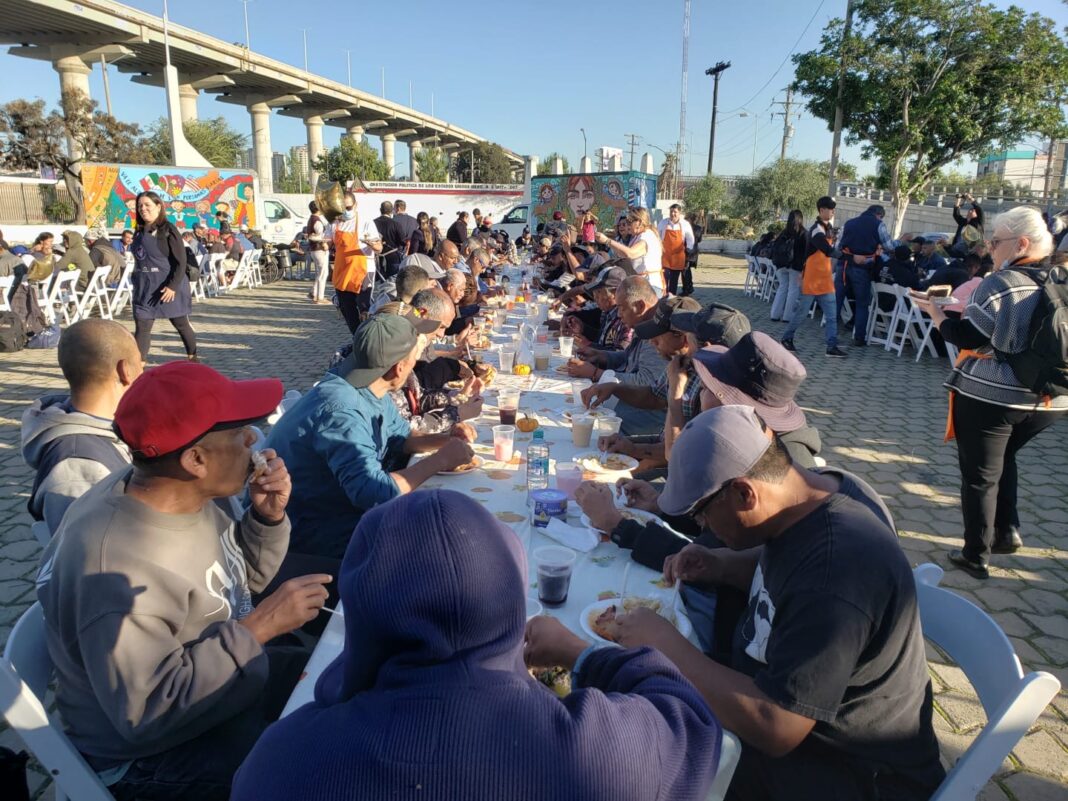 Tijuana Sin Hambre celebra ‘Thanksgiving’ con personas en situación de calle