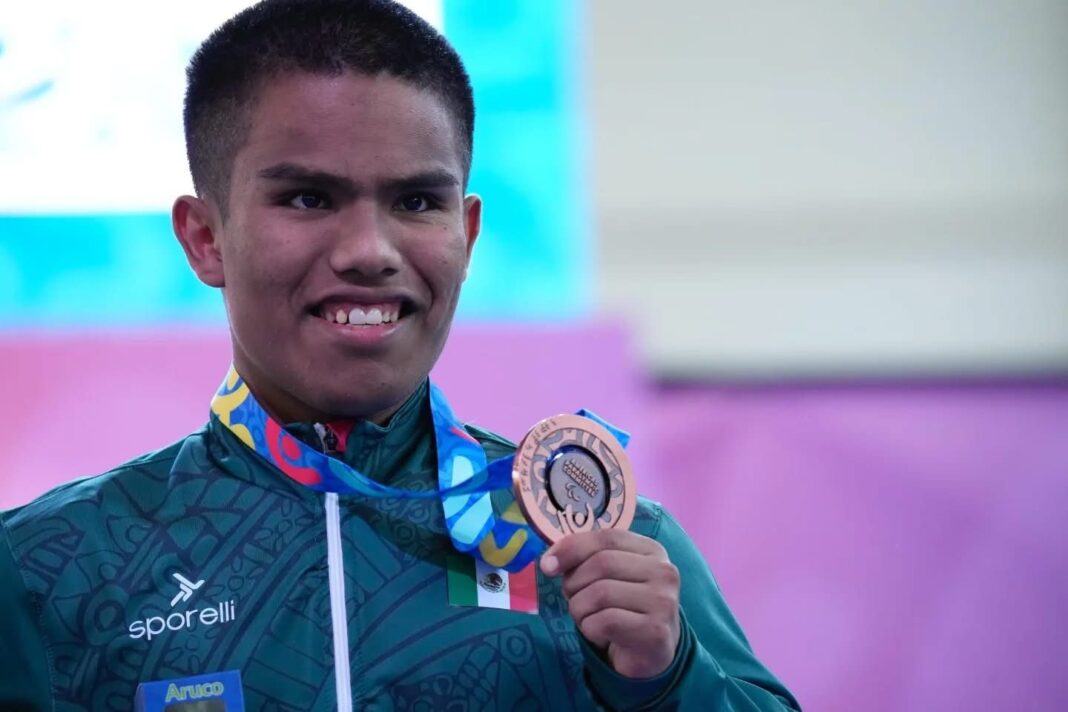 Francisco Zacarías logra bronce en Powerlifting Parapanamericanos