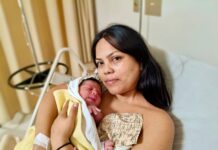 Dan bienvenida a bebés de la Navidad