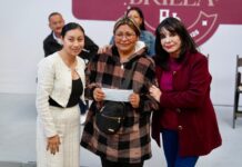 Fortalece Norma Bustamante el bienestar social con apoyos económicos y materiales de construcción