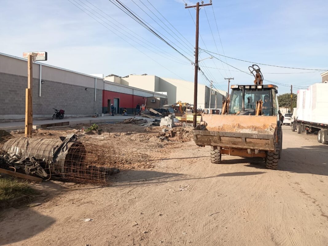 Exhorta gobierno de Mexicali a tramitar permisos por uso de la vía pública