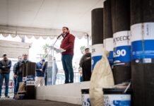 Entrega Ismael Burgueño 500 paquetes de techumbre para familias tijuanenses