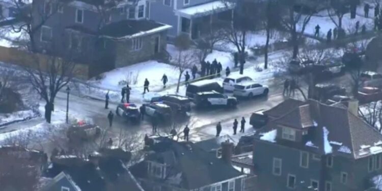 Agente de ICE mata a una mujer migrante durante una redada en Minneapolis