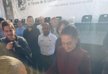 Sheinbaum reconoce a la “Abuela de Tijuana” en histórico encuentro cultural en la Universidad Rosario Castellanos