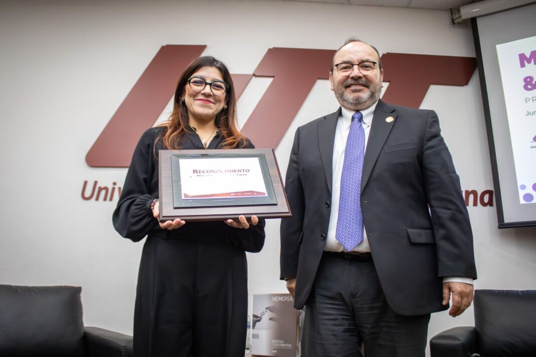 Presenta INEBC memoria gráfica del proceso electoral 2023-2024 a estudiantes de UTT