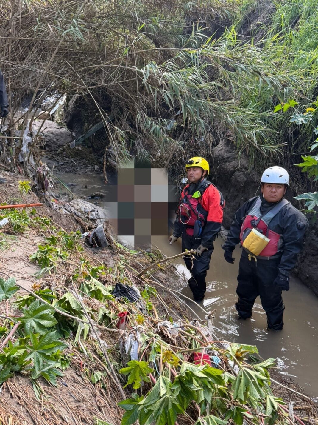 Localizan cuerpo sin vida de persona arrastrada por corriente de agua