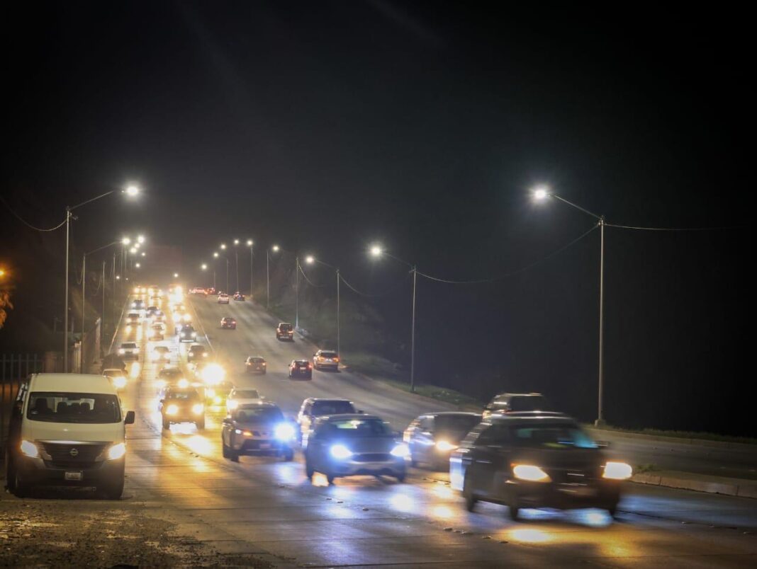 Tijuana refuerza la iluminación urbana en Vía Rápida Oriente