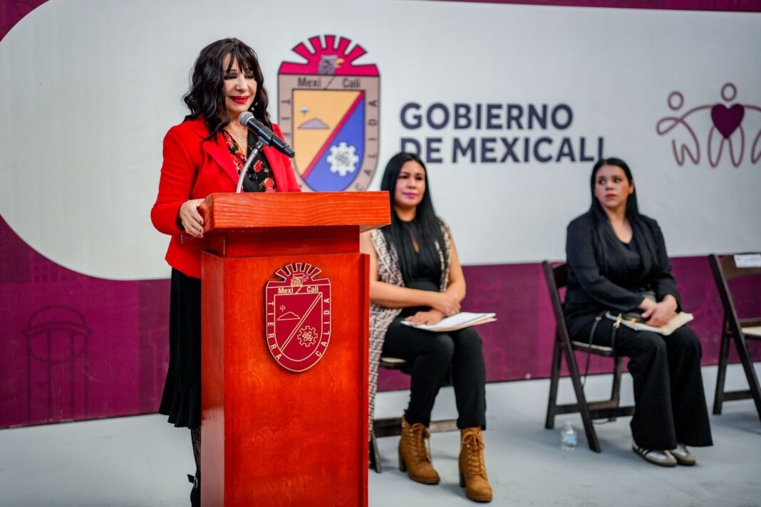 Norma Bustamante entrega estímulos económicos y beneficios a instituciones civiles