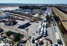 Caos en Otay: Falla en Aduanas provoca filas de 5 km