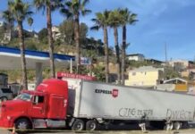 Vandalizan tráiler con siglas de grupo delictivo; se despliega fuerte operativo