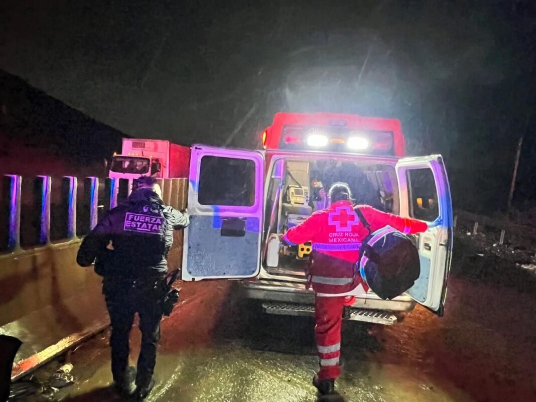 Grupo Proteo auxilia a ciudadana tras fuerte accidente vial