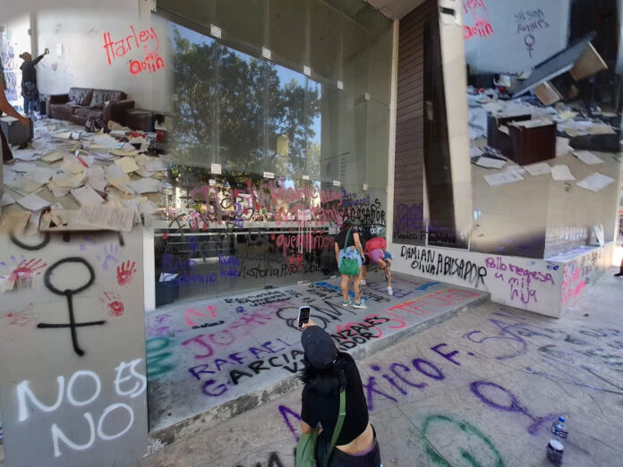 EAA44C8A-8363-41CC-B546-6EB20AA1FD1E