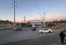 Cierre vehicular en tramo del Libramiento Rosas Magallón por trabajos en puente peatonal a la altura de la comandancia Margarito Saldaña