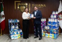 Entrega Burgueño insumos de higiene femenina como parte de la campaña por una Menstruación Digna