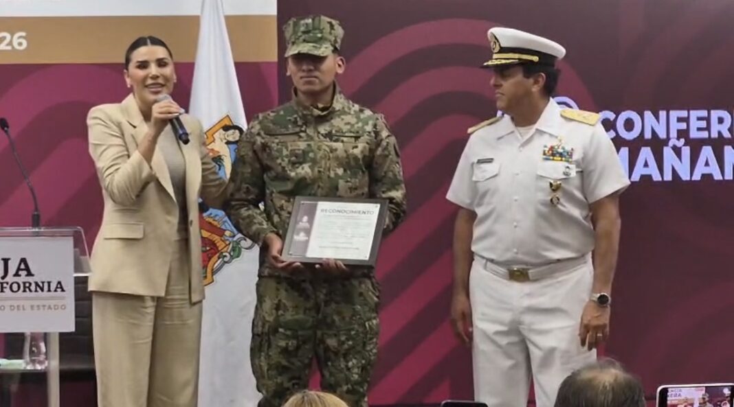 Reconoce Marina del Pilar a marino que salvó a bañista en San Felipe